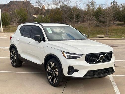Crystal White 2026 Volvo XC40 B5 Ultra