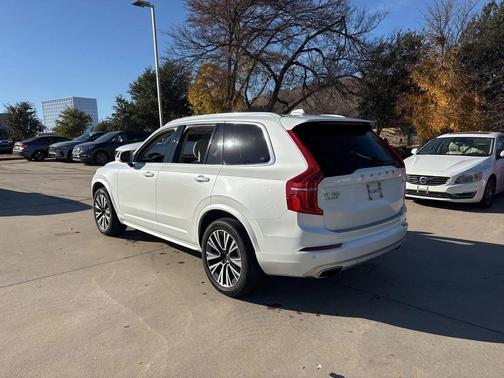 2021 Volvo XC90 T5 Momentum