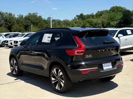 2025 Volvo XC40 B5 Plus Dark Theme