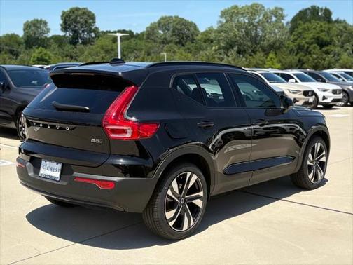 2025 Volvo XC40 B5 Plus Dark Theme