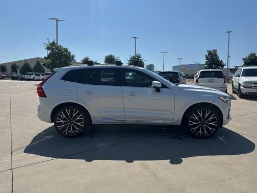 2022 Volvo XC60 B5 Inscription