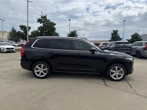 2020 Volvo XC90 T6 Momentum