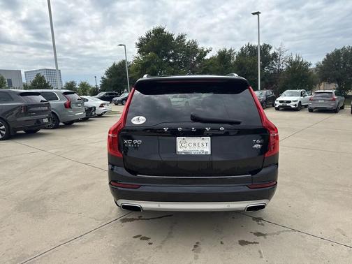 2020 Volvo XC90 T6 Momentum