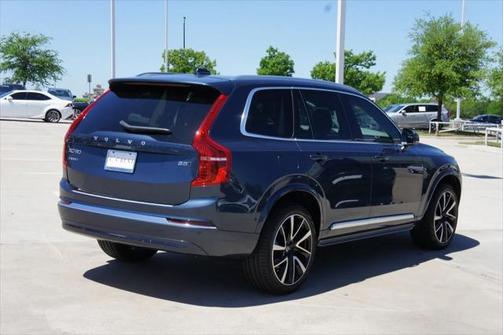 2024 Volvo XC90 B5 Plus