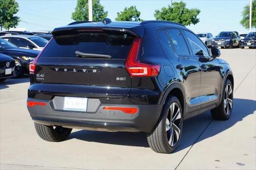 2023 Volvo XC40 B5 Plus Dark Theme