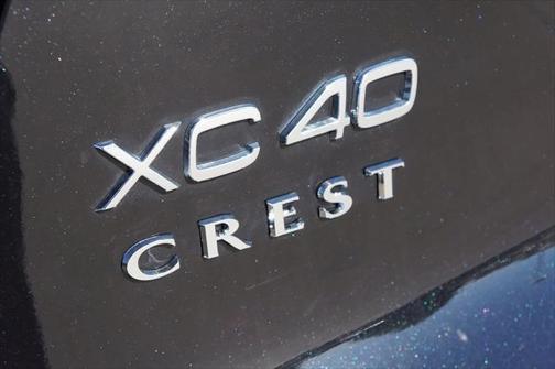 2023 Volvo XC40 B5 Plus Dark Theme