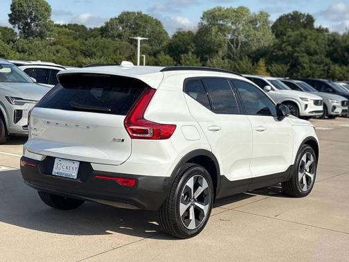 2026 Volvo XC40 B5 Plus