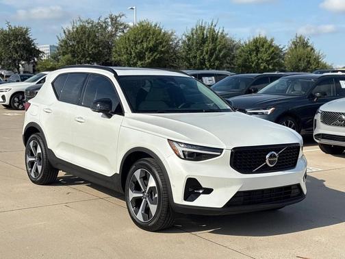 2026 Volvo XC40 B5 Plus