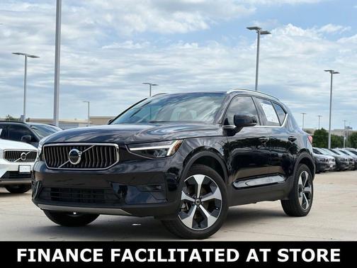 Onyx Black Metallic 2025 Volvo XC40 B5 Plus Bright Theme