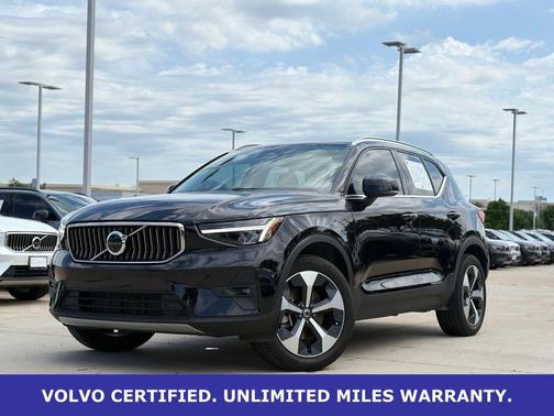 Onyx Black Metallic 2025 Volvo XC40 B5 Plus Bright Theme
