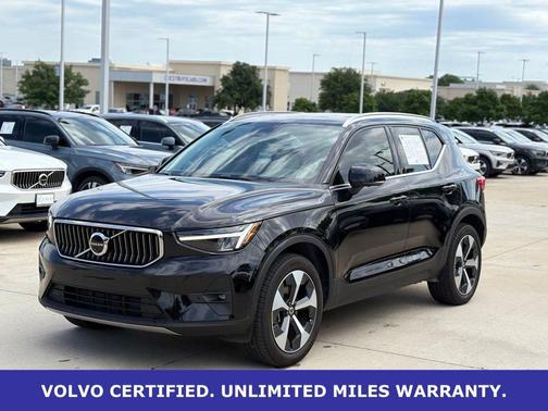 Onyx Black Metallic 2025 Volvo XC40 B5 Plus Bright Theme