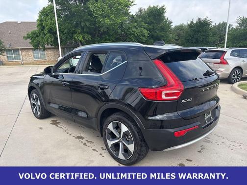 Onyx Black Metallic 2025 Volvo XC40 B5 Plus Bright Theme