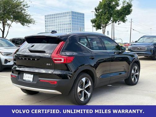 Onyx Black Metallic 2025 Volvo XC40 B5 Plus Bright Theme