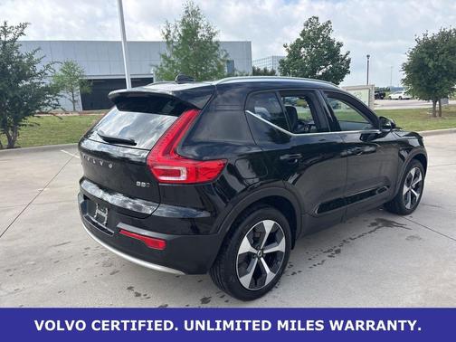 Onyx Black Metallic 2025 Volvo XC40 B5 Plus Bright Theme