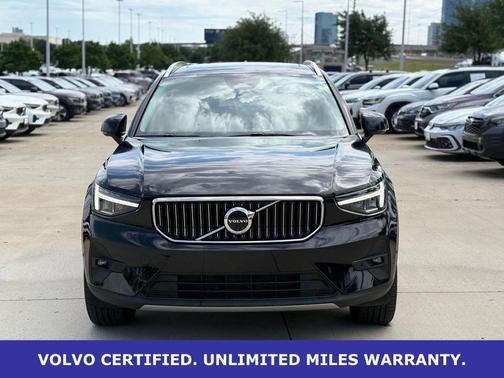 Onyx Black Metallic 2025 Volvo XC40 B5 Plus Bright Theme