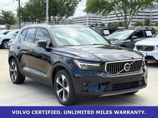 Onyx Black Metallic 2025 Volvo XC40 B5 Plus Bright Theme