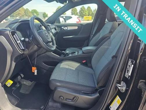 2025 Volvo XC40 B5 AWD