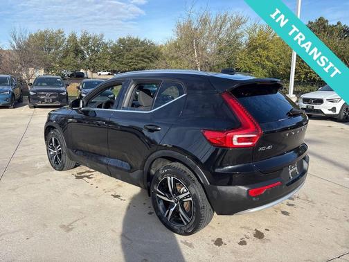 2025 Volvo XC40 B5 AWD