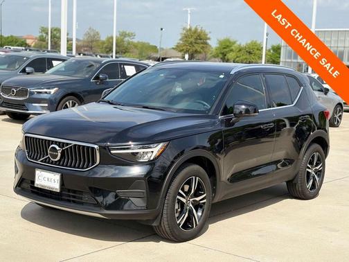 Onyx Black Metallic 2025 Volvo XC40 B5 AWD