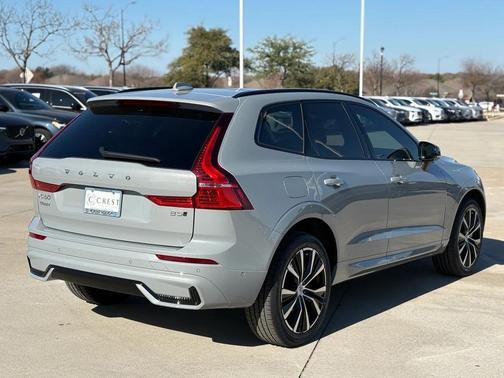 2025 Volvo XC60 B5 Plus
