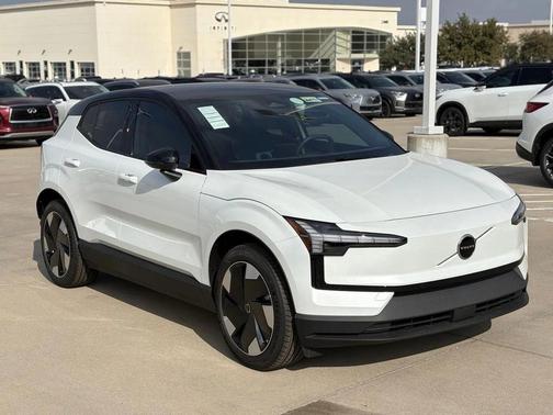 Crystal White 2026 Volvo EX30 Twin Motor Plus