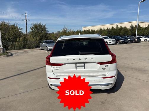 2023 Volvo XC60 B5 Ultimate Bright Theme
