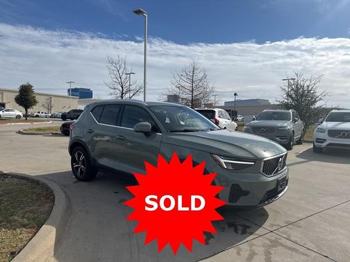 2025 Volvo XC40 B5 AWD