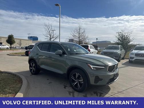 2025 Volvo XC40 B5 AWD