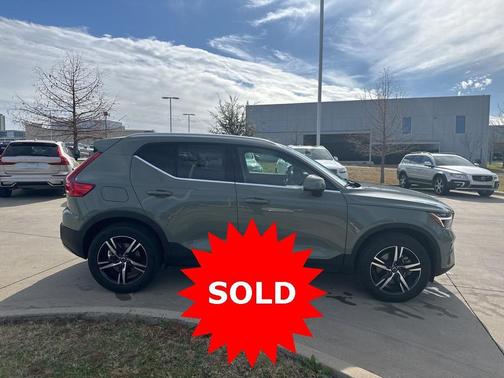 2025 Volvo XC40 B5 AWD
