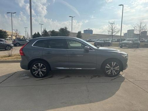 2023 Volvo XC60 B5 Plus Bright Theme