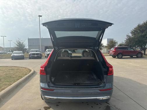 2023 Volvo XC60 B5 Plus Bright Theme