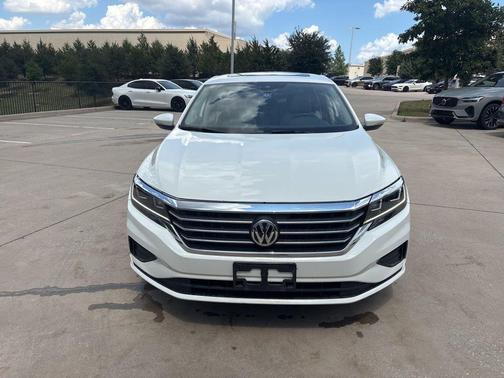 Pure White 2021 Volkswagen Passat 2.0T SE