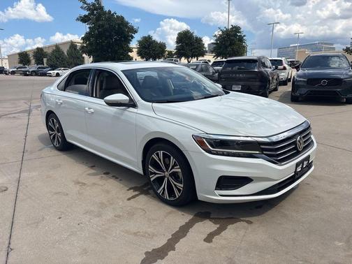 Pure White 2021 Volkswagen Passat 2.0T SE