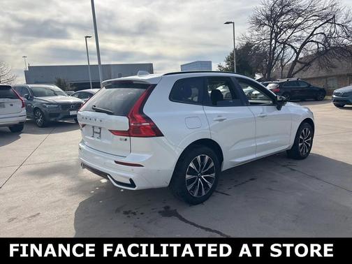 2025 Volvo XC60 B5 Plus