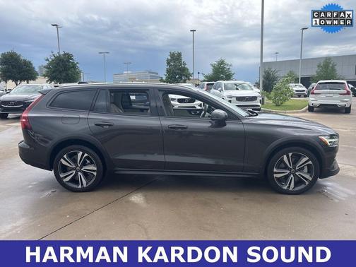 Platinum Gray Metallic 2023 Volvo V60 Cross Country B5 Plus