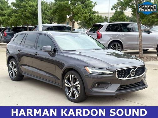 Platinum Gray Metallic 2023 Volvo V60 Cross Country B5 Plus