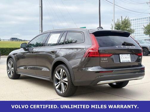 Platinum Gray Metallic 2023 Volvo V60 Cross Country B5 Plus