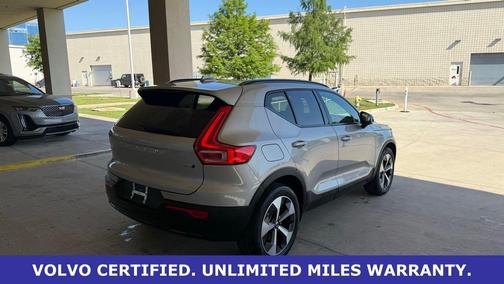 Silver Dawn Metallic 2025 Volvo XC40 B5 Plus Dark Theme