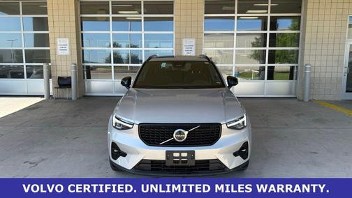 Silver Dawn Metallic 2025 Volvo XC40 B5 Plus Dark Theme
