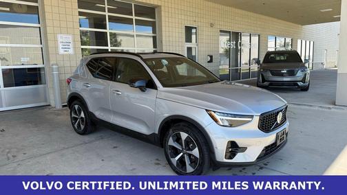Silver Dawn Metallic 2025 Volvo XC40 B5 Plus Dark Theme
