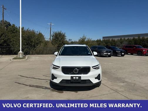 2023 Volvo XC40 B5 Plus Bright Theme