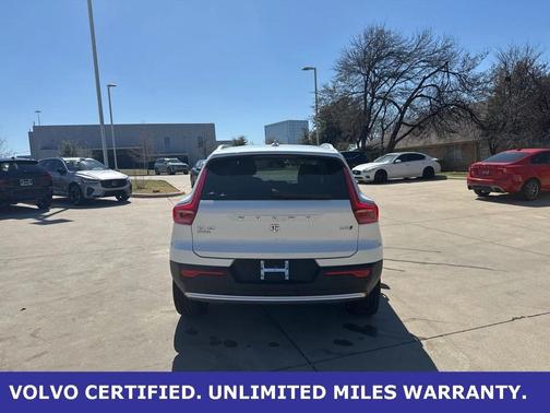 2023 Volvo XC40 B5 Plus Bright Theme