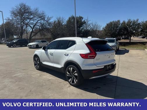 2023 Volvo XC40 B5 Plus Bright Theme