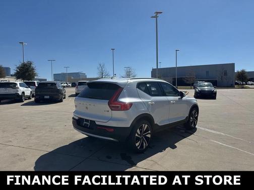 2023 Volvo XC40 B5 Plus Bright Theme