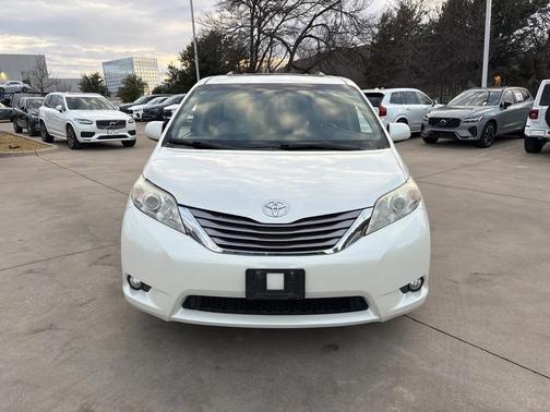 2017 Toyota Sienna XLE