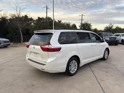 2017 Toyota Sienna XLE