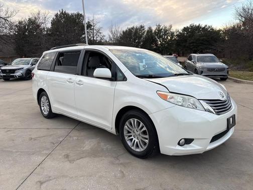 2017 Toyota Sienna XLE