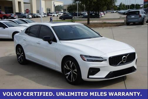 2023 Volvo S60 B5 Plus Dark Theme