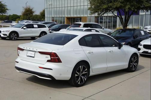2023 Volvo S60 B5 Plus Dark Theme