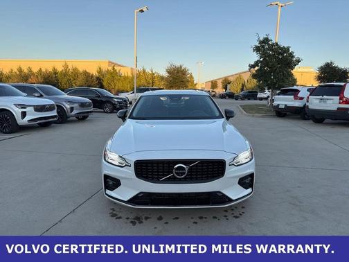 2023 Volvo S60 B5 Plus Dark Theme